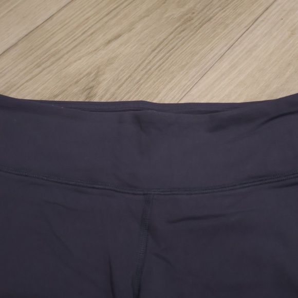 ALO Yoga Shorts - Picture 5 of 6